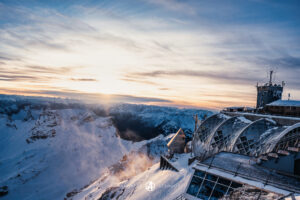 Gipfel der Zugspitze im Winter mit schnee und Eis