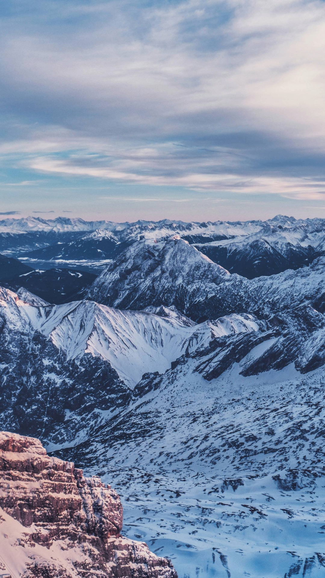 Aussicht der Zugspitze im Winter mit schnee und Eis